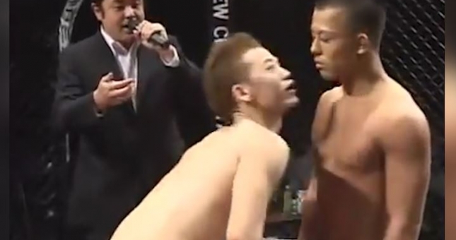 VIDEO: Bị thái độ khiêu khích, võ sĩ Nhật hạ gục cả đối thủ lẫn trọng tài