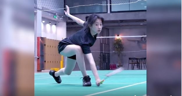 VIDEO: Những pha 'vẩy' cầu cực chất của cô gái xinh đẹp Trung Quốc