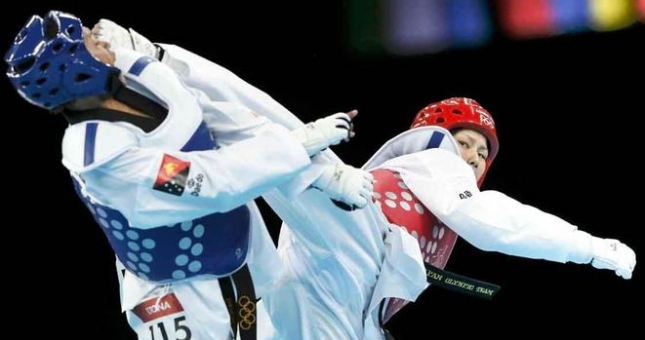 VIDEO: Cực 'shock' - Một cú đá có sức mạnh hơn 1 tấn