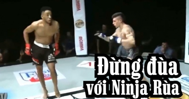 VIDEO: Đùa giỡn với đối thủ - Võ sĩ nhận kết cục thê thảm