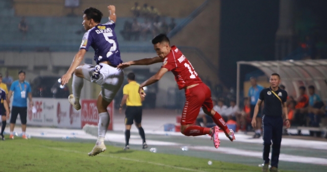 Đình Trọng nhận thẻ đỏ, Hà Nội thua sốc trước Thanh Hoá