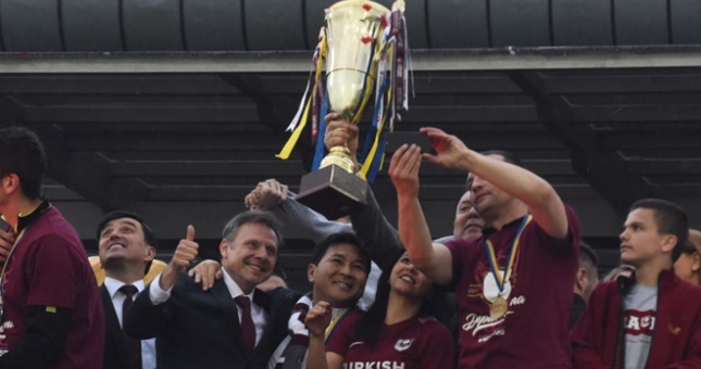 Ông chủ người Việt ăn mừng với CLB dự Champions League