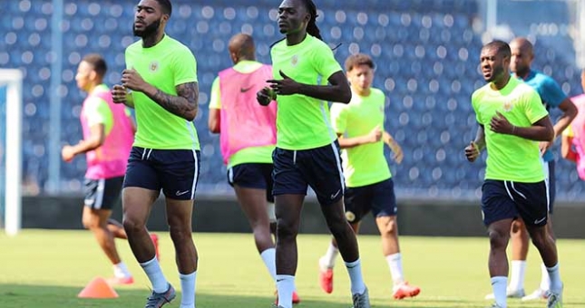 ĐT Curacao làm quen SVĐ Chang Arena, sẵn sàng chinh phục King's Cup