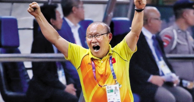 Tiền lương chỉ là một phần nhỏ so với thu nhập của HLV Park Hang Seo