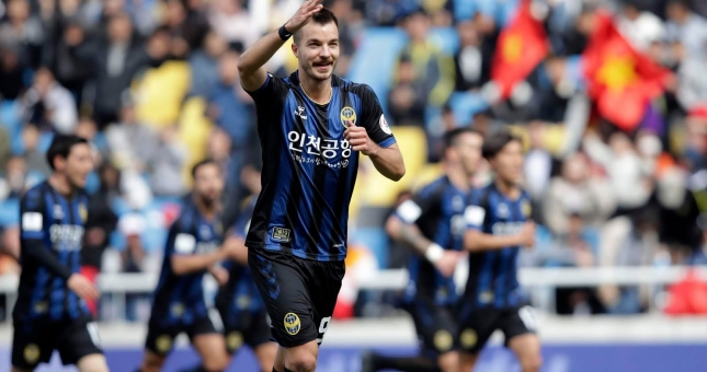 Hoà đáng tiếc, đội bóng cũ của Công Phượng vẫn nằm ở nhóm cầm đèn đỏ