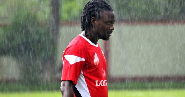 Thêm 1 cầu thủ Việt Nam sang Thái Lan thi đấu