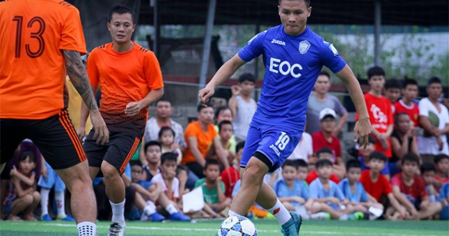 VIDEO: Quang Hải và Văn Hậu thể hiện đẳng cấp trên sân Phủi