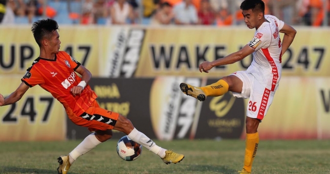 HLV Lê Huỳnh Đức bức xúc với những quyết định của trọng tài