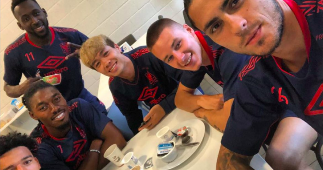 Đồng đội tại Bỉ khoe ảnh đi ăn chung với Công Phượng