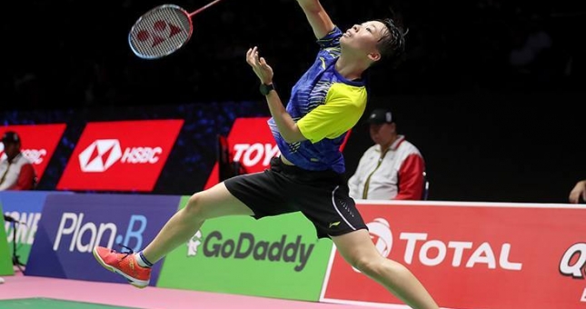 VIDEO: Những pha cầu lông khó tin trong lịch sử