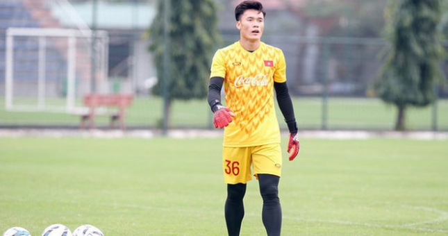 VIDEO: Bùi Tiến Dũng trổ tài tâng bóng không kém Cristiano Ronaldo