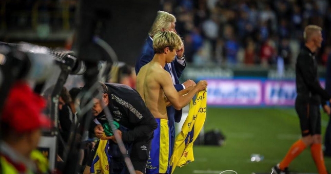 VIDEO: Đồng đội cố tình không chuyền cho Công Phượng trong trận ra mắt