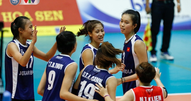 VIDEO: Xúc động với hình ảnh Thanh Thuý oà khóc sau trận bán kết