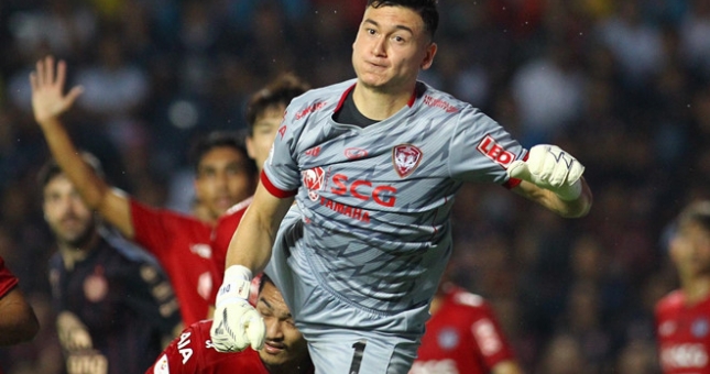 Người Thái ngả mũ thán phục pha cứu thua của Văn Lâm