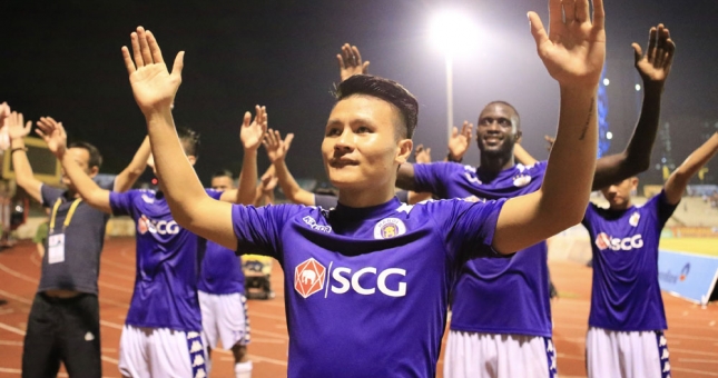 Quang Hải gọi face time cho Đoàn Văn Hậu ngay khi vô địch