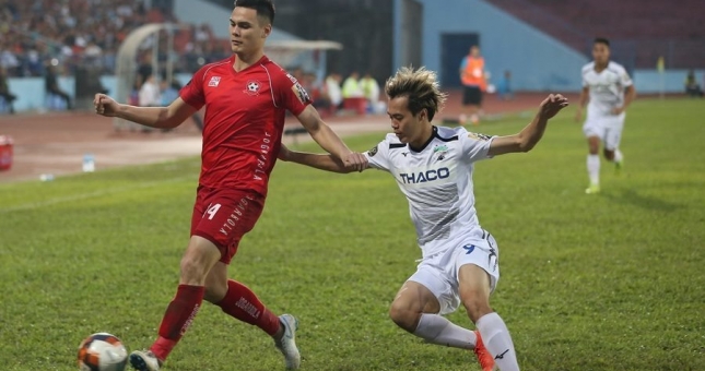 Hat-trick của Minh Vương giúp HAGL sáng cửa trụ hạng