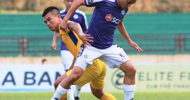 VIDEO: Pha va chạm giữa Văn Quyết và Đình Đồng