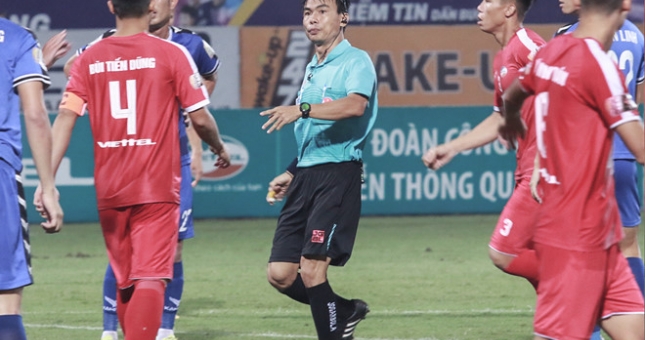 Tổ trọng tài điều khiển trận Bình Dương vs Viettel bị đề xuất treo còi vĩnh viễn