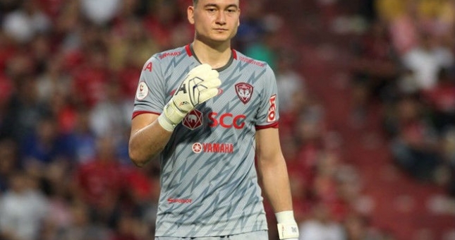 CĐV Muangthong: 'Văn Lâm tệ quá, gọi Kawin về đi'