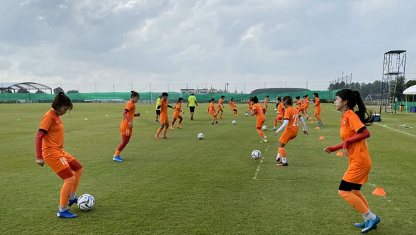 Đội tuyển U19 nữ Việt Nam ổn định chỗ ở, tập nhẹ làm quen thời tiết