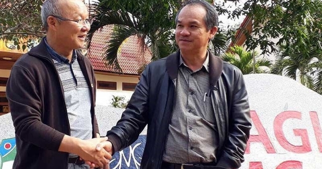 Bầu Đức: 'CLB nước ngoài trả lương trăm ngàn đô mà ông Park từ chối'