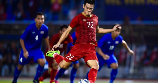 VIDEO: BLV Thái Lan lặng người khi Tiến Linh tiễn đội nhà rời SEA Games