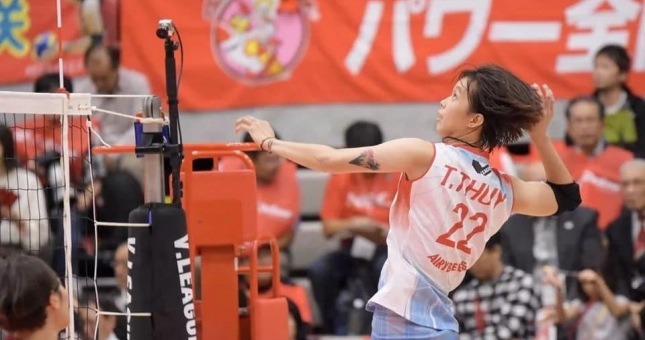 VIDEO: Thanh Thuý đập bóng cắm sàn ở giải VĐQG Nhật Bản