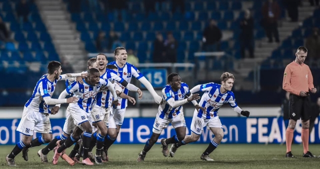 Văn Hậu dự bị trong ngày Heerenveen vào tứ kết Cúp Hà Lan