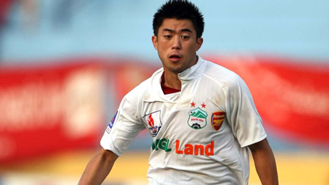 VIDEO: Lee Nguyễn ghi 2 siêu phẩm trên sân Hàng Đẫy ở V-League 2009