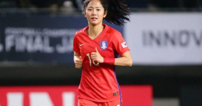 Nữ cầu thủ Hàn Quốc đẹp tựa thiên thần, hâm mộ Lionel Messi