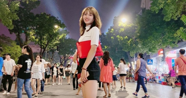 Phát sốt với ngoại hình xinh đẹp của trung vệ thay thế Chương Thị Kiều