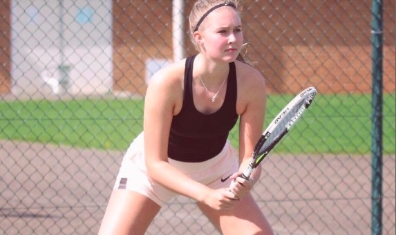 Nữ tay vợt 18 tuổi đẹp đến nao lòng sắp soán ngôi Sharapova