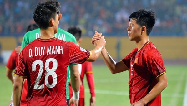 Duy Mạnh và Đình Trọng cảnh giác với Công Phượng ở Siêu cúp QG 2020