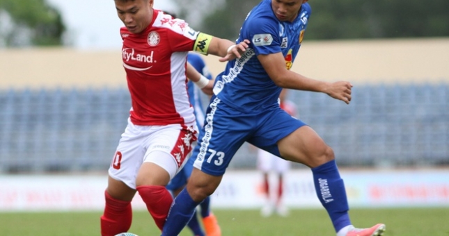 Công Phượng kiến tạo, TPHCM ngược dòng ấn tượng