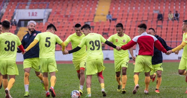 Cầu thủ Việt Nam làm gì khi nghỉ đá, nghỉ tập vì COVID-19?