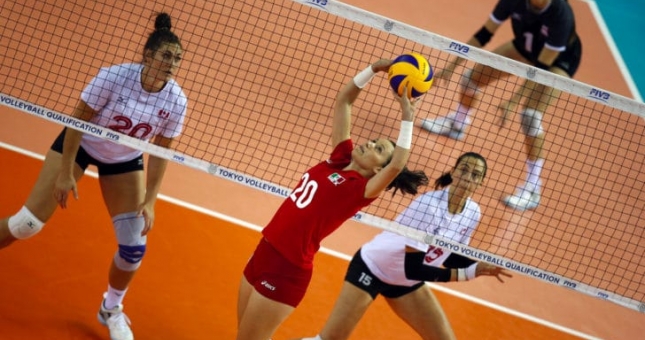 VIDEO: Chắn bóng đẳng cấp khiến đối thủ choáng váng