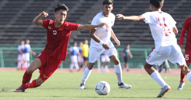 VIDEO: Việt Nam thi đấu lép vế trước Indonesia ở giải U22 ĐNA
