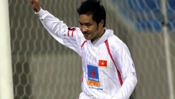 VIDEO: Nguyễn Hồng Sơn đánh bại Beckham và nhiều ngôi sao thế giới