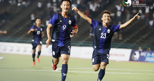 VIDEO: Phòng ngự 9 người vẫn bị 'thế hệ vàng' Campuchia ghi 9 bàn