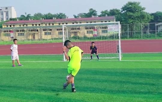 'Neymar Hà Tĩnh' gây kinh ngạc với kỹ thuật đẳng cấp thế giới