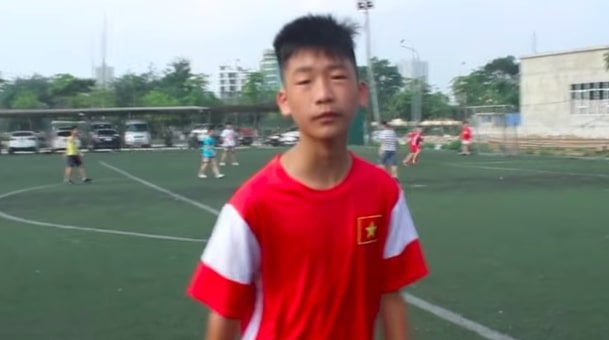 Lương Xuân Thắng thể hiện kỹ năng chuyền bóng đỉnh cao như đàn anh