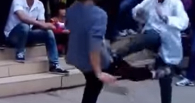 Hai nữ võ sĩ thách đấu Vịnh Xuân Quyền nhưng chuyển qua giật tóc, kéo áo