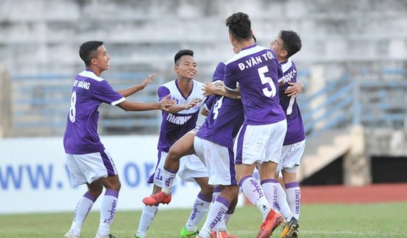 BLV Quang Huy: 'Bầu Hiển bắn 1 mũi tên trúng 2 đích'