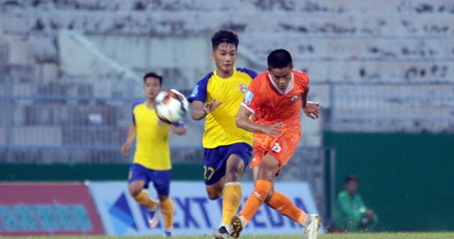 VIDEO: Sao U23 Việt Nam tái hiện siêu phẩm từ khoảng cách 40m của Rooney