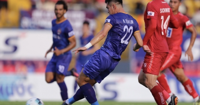 VIDEO: Tiến Linh lập siêu phẩm đẹp mắt vào lưới Quảng Nam