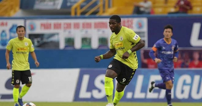 Hà Nội đánh bại Bình Dương ở trận cầu có tới 9 phút bù giờ