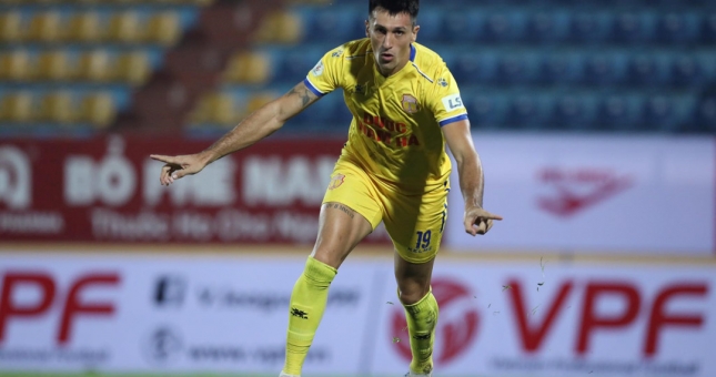 Đỗ Merlo rực sáng, Nam Định thắng tưng bừng trước SLNA