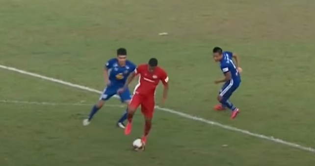 VIDEO: Cầu thủ Viettel giật gót kiến tạo như Cristiano Ronaldo