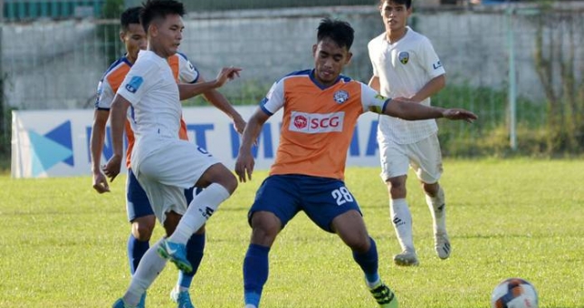 VIDEO: Tình huống gây tranh cãi quyết liệt ở giải Hạng Nhất