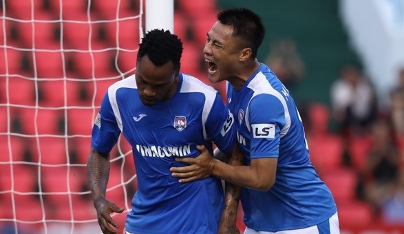 Quảng Ninh đánh bại Nam Định ở những giây bù giờ cuối cùng